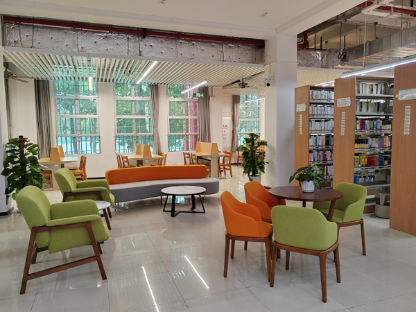 一楼休闲阅览区1.jpg